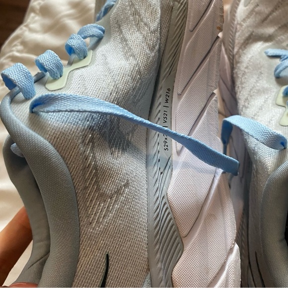 HOKA Arahi 6 size 9 B - Picture 12 of 16